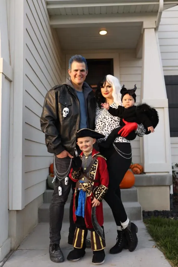 Family dressed as Disney villians including Cruella and Hades.